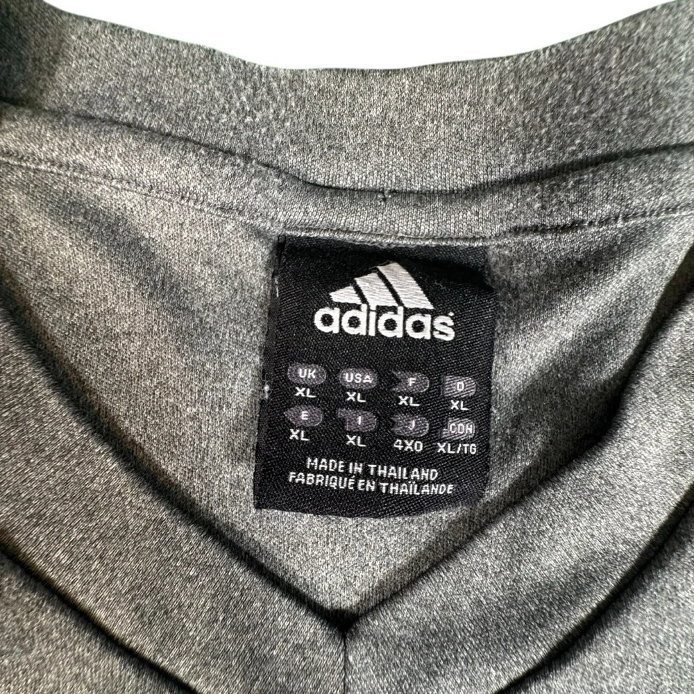 Adidas Chicago Basketball NBA Shirt Mens XL Gray Short Sleeve V-Neck Performance